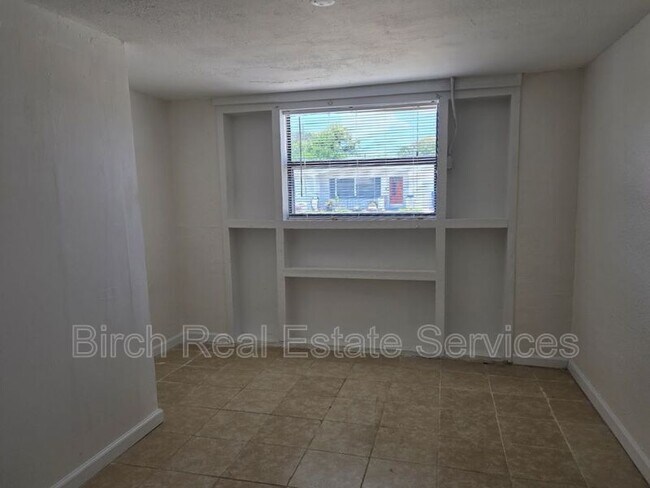 Building Photo - 1247 Chelsea Ln