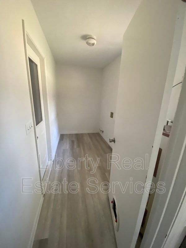 Building Photo - 105 Maid Marian Ct