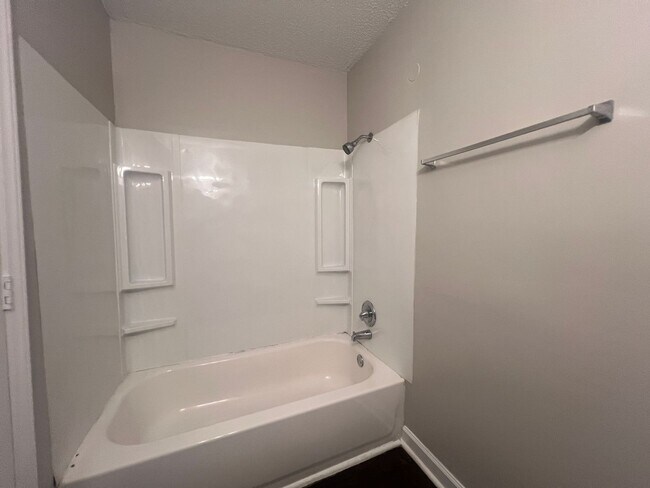 Building Photo - 3605 Somerset Dr
