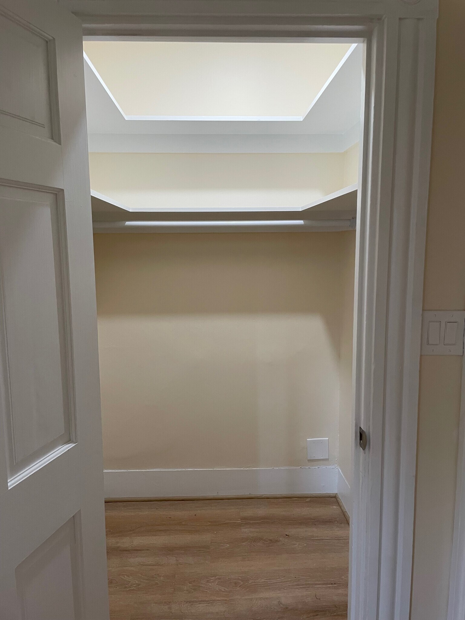 Walk In Closet - 14 Abbott St