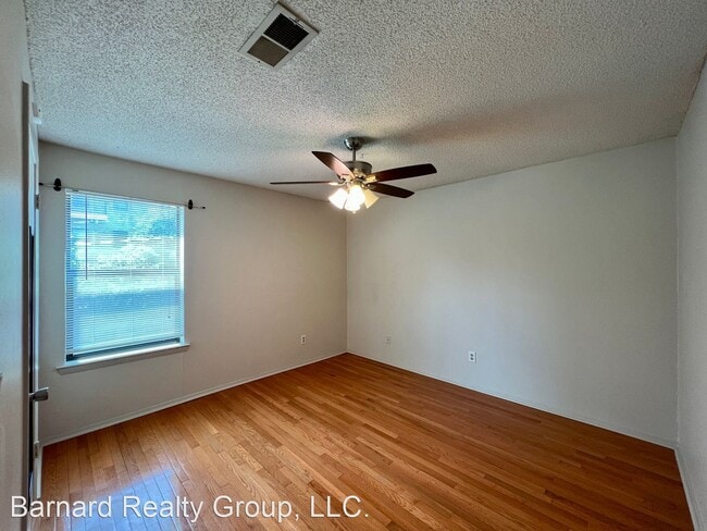 Building Photo - 2 br, 1 bath House - 402 Fredericksburg #1...