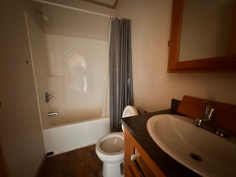 Building Photo - 38 Jubilee St