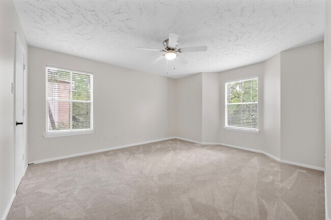 Building Photo - 8051 Bay Branch Dr