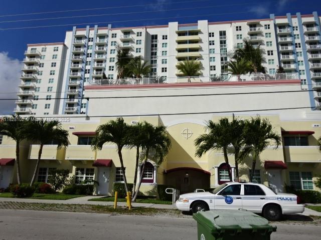 Building Photo - 3000 Coral Wy