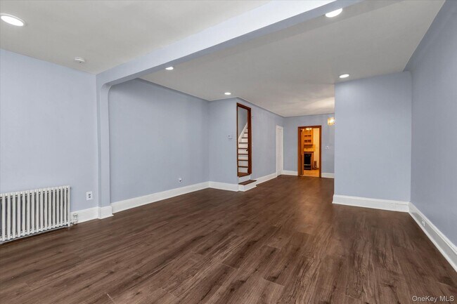 Building Photo - 71-39 Nansen St
