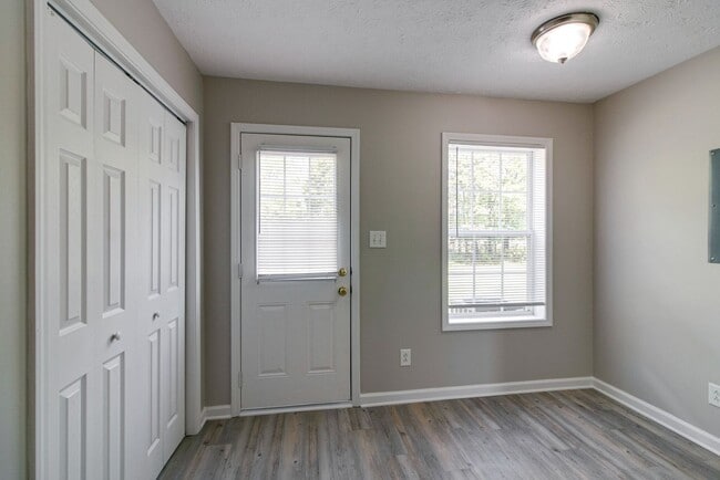 Building Photo - 821 Oak Arbor Ct