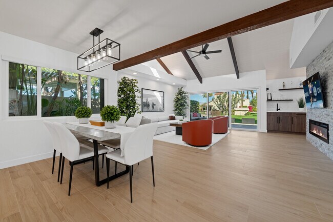 Building Photo - 352 Forest Hills Dr