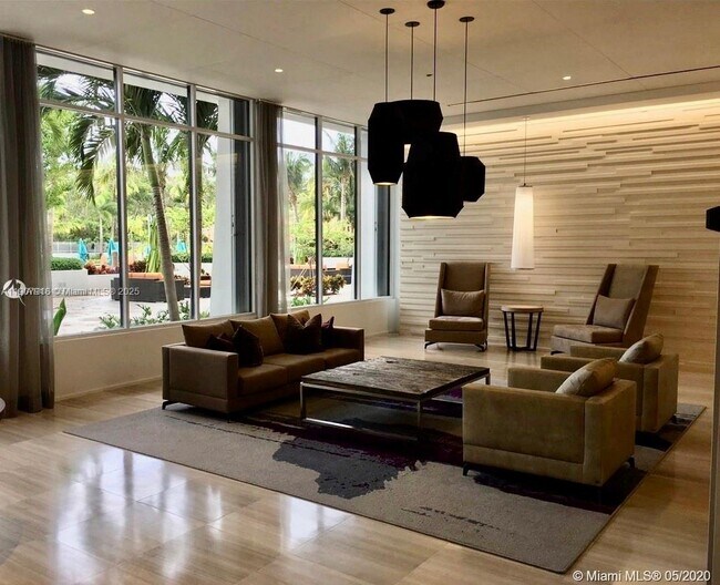 Building Photo - 100 Bayview Dr