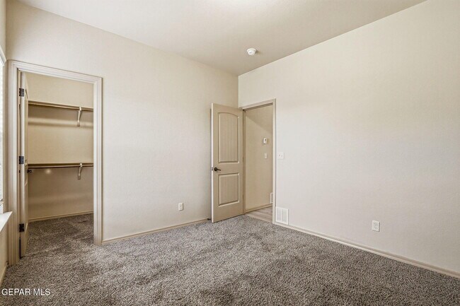 Building Photo - 3144 Hidden Creek Dr