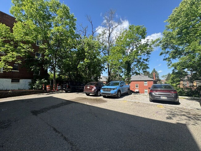 Building Photo - 2811 Stratford Ave