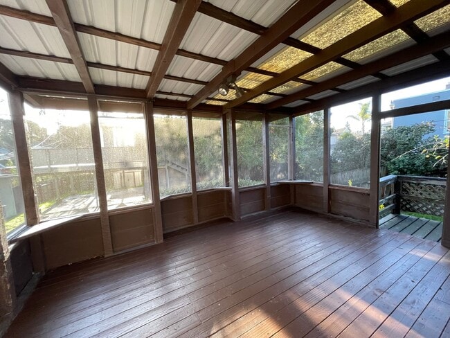 Building Photo - 535 Upham St