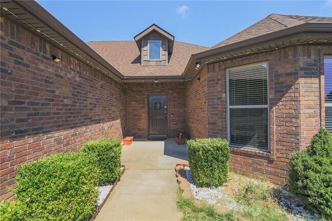Building Photo - 2306 SW Cadwell Ave