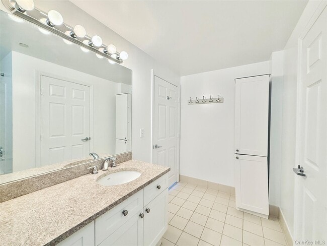 Building Photo - 300 Mamaroneck Ave