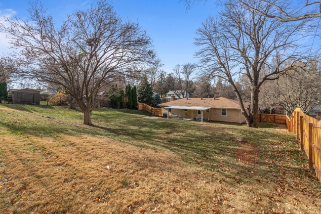 Building Photo - 1533 S 76th St