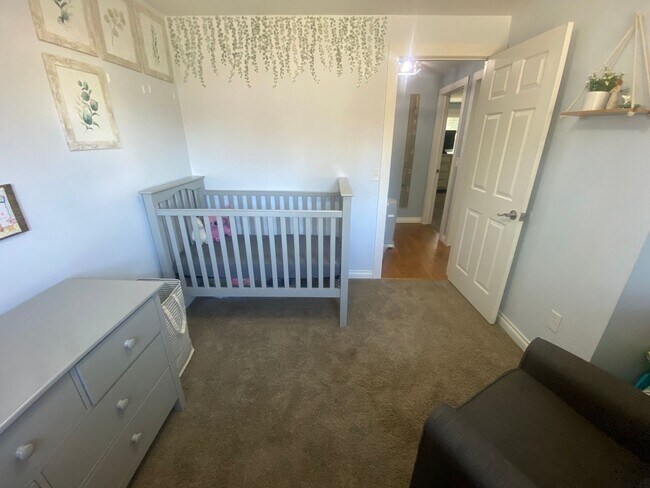 Building Photo - Beautifully Maintained 3 Bedroom 2 Bath Home with Garage and Fenced Yard! Pets Welcome!