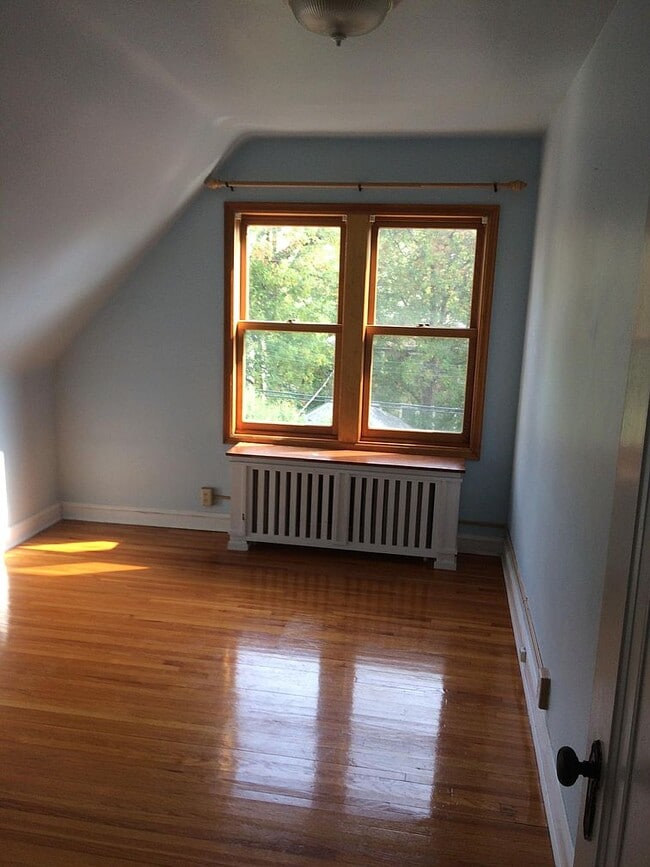 Building Photo - 3535 Irving Ave S