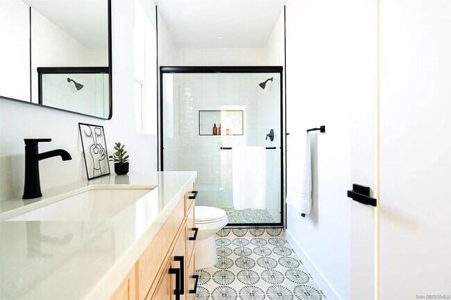 Building Photo - 2945 B. St