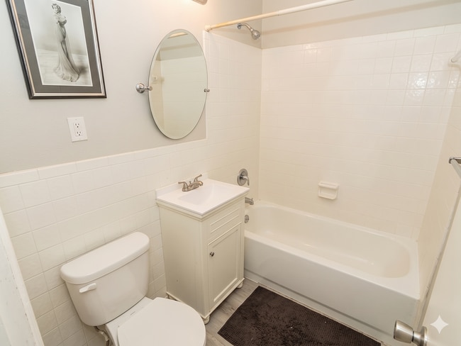 Building Photo - 3 Bed 1 Bath