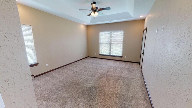 Building Photo - 328 Creekside Dr