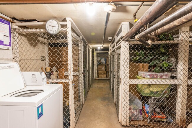 Building Photo - 1750 N Wells St