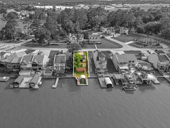 Building Photo - Experience the ultimate in lakefront lifes...