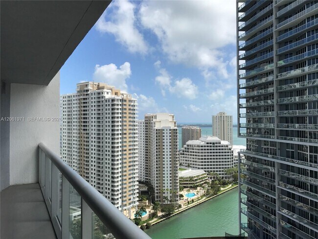 Building Photo - 475 Brickell Ave
