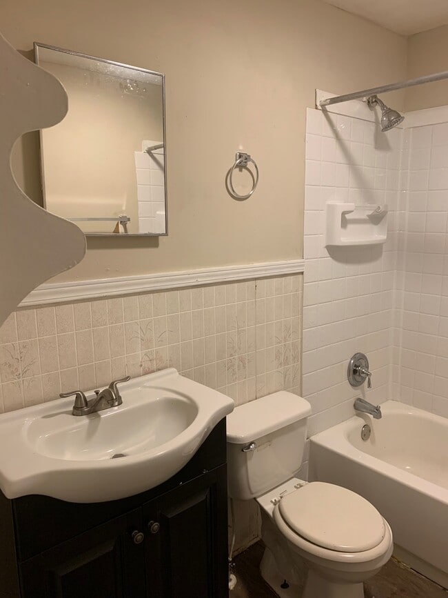 Building Photo - Coming soon! 3 bed house!! Stainless Steel...