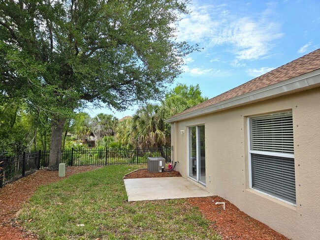 Building Photo - Annual Rental - Lovely 3 Bedroom 2 Bathroo...