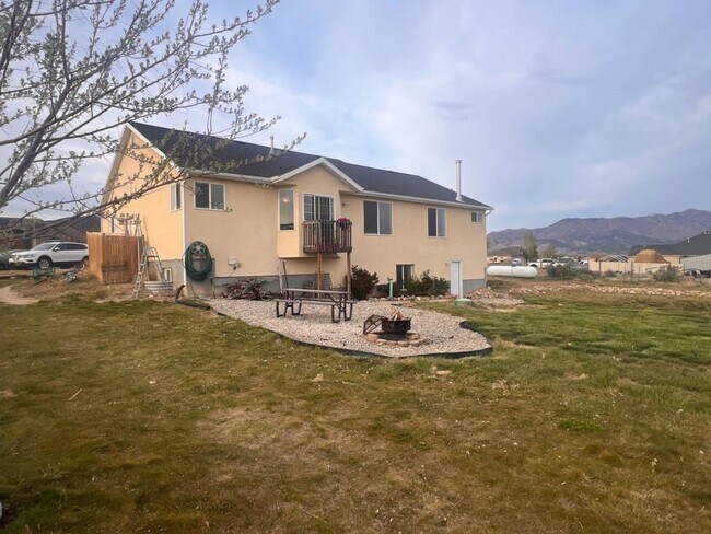 Building Photo - 2959 W Rim Rock Dr