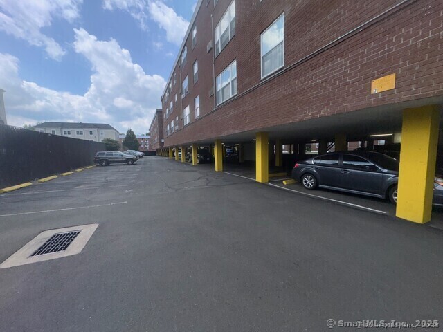 Building Photo - 891 West Blvd