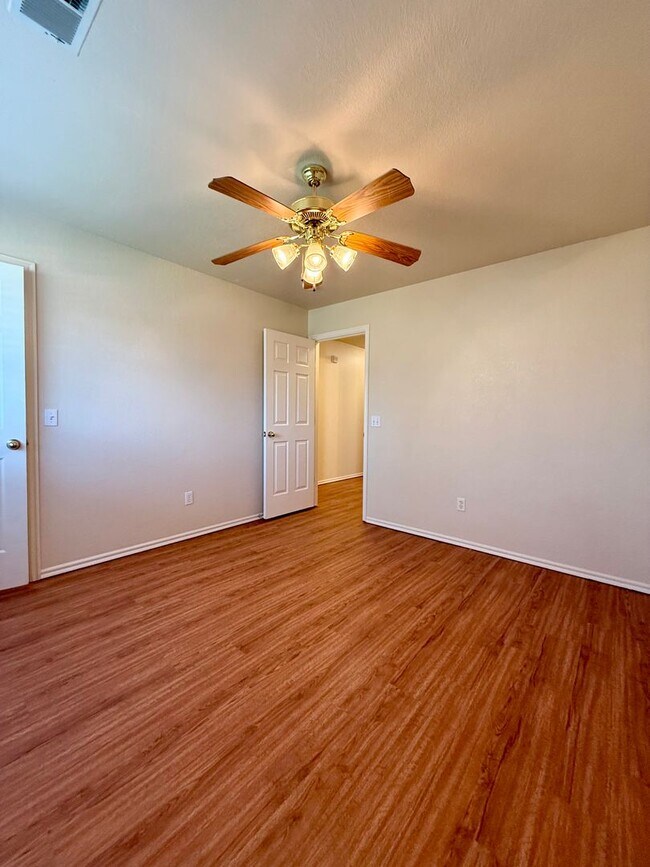 Building Photo - 4 bedroom with Storm Shelter in Yukon Gate...