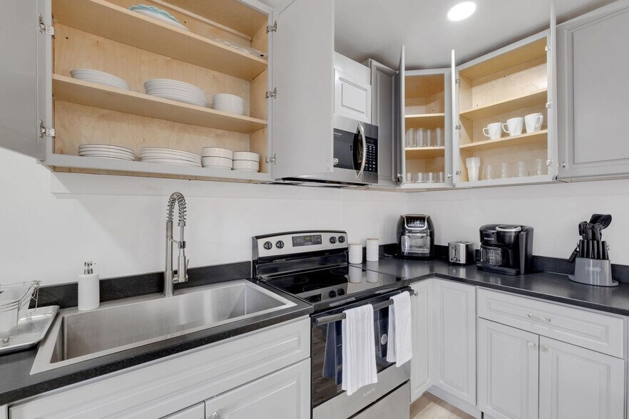 Building Photo - 69B Donelson St