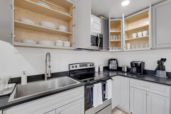 Building Photo - 69B Donelson St