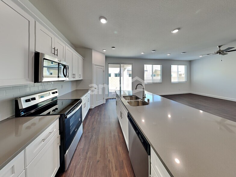 Building Photo - 8886 Tiger Tooth Ave