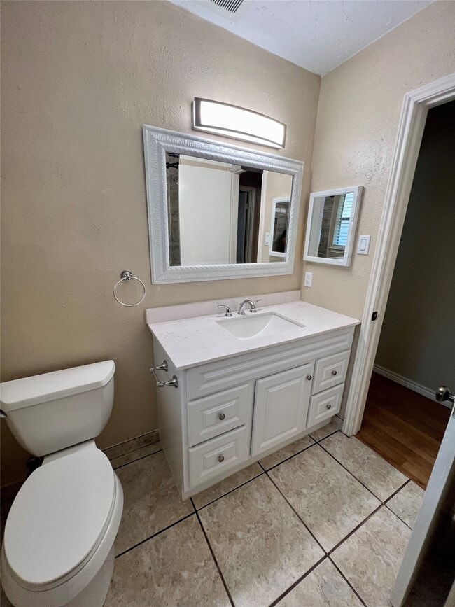 Building Photo - 8507 Grove Park Dr