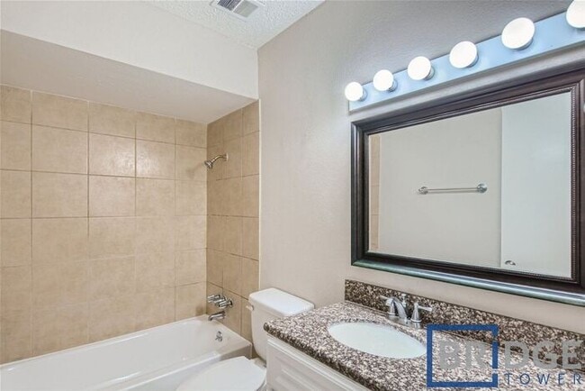 Building Photo - 306 Trailridge Dr