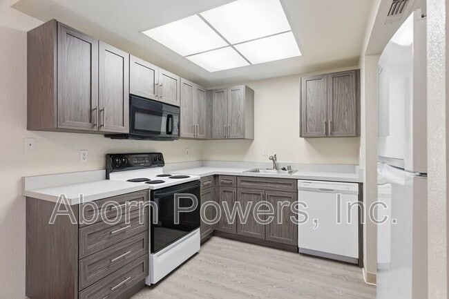 Building Photo - 2529 Greenwood Ln