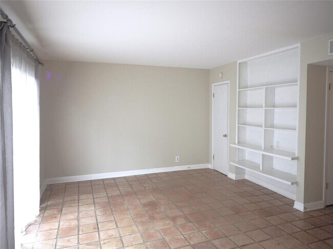 Building Photo - 6473 Hart Ln