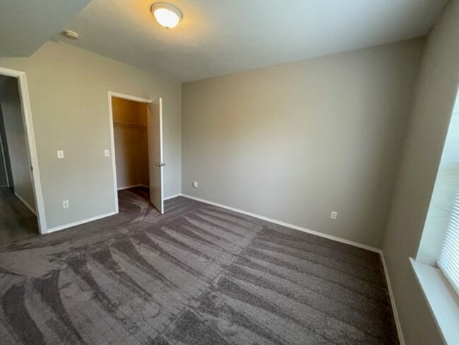 Building Photo - TOTALLY REMODELED - Ozark Walk out Basemen...