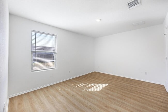 Building Photo - 1125 Largemouth Ln