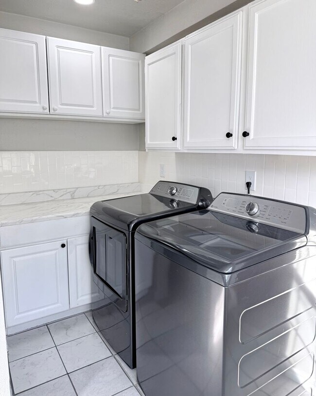 Building Photo - Large 4BD 2BA Home w/ Bonus Room close to Oklahoma City University!!