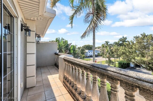 Building Photo - 993 8th St S