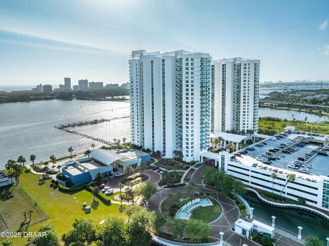 Building Photo - 231 Riverside Dr