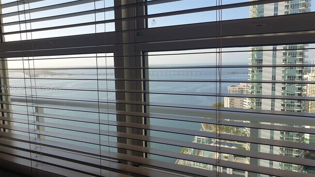 Building Photo - 1155 Brickell Bay Dr