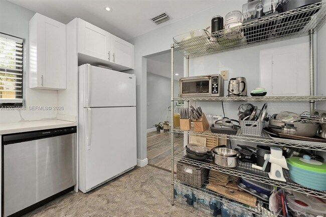Building Photo - 2676 Carambola Cir N