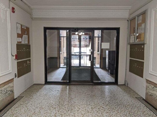Building Photo - 429 Fairmount Ave