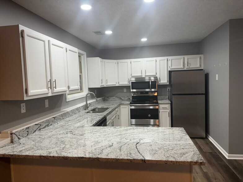 Building Photo - 2347 Ferguson Rd