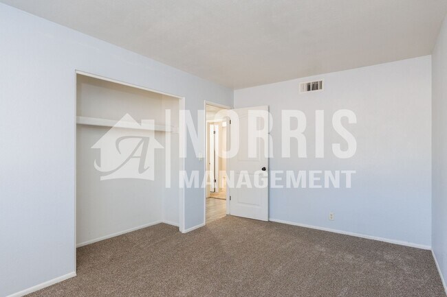 Building Photo - Great Home With NO HOA