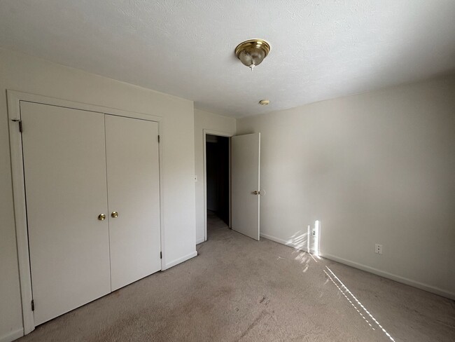 Building Photo - Charming 3BR Home in Columbus – Pet Friendly & Move-In Ready!