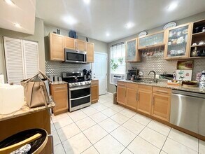 Building Photo - 9 Mt Pleasant Ave